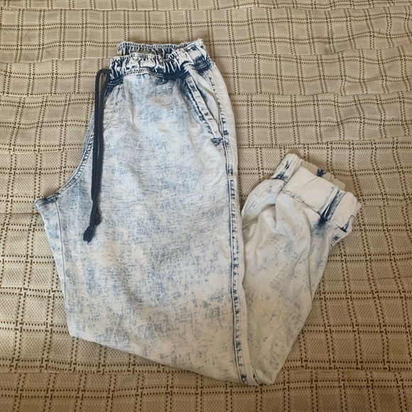 Sold - Picture 3 of 4